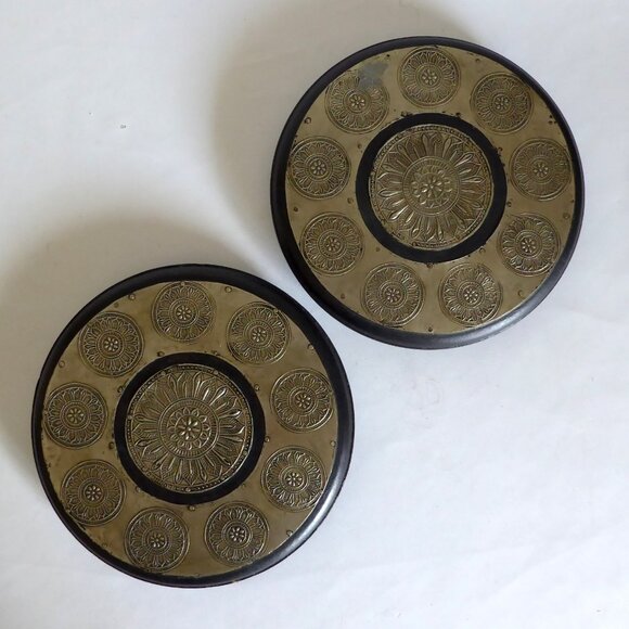 VINTAGE 7” HANDCRAFTED HAMMERED SILVER METAL TIN & WOOD TRIVET SET OF 2 (USED) - Picture 1 of 9